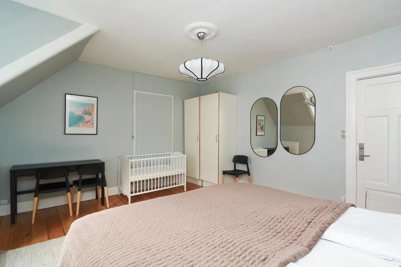 Stylish 5 Person Apartment In Vibrant Urban Area Kodaň